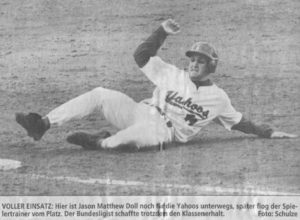 VOLLER EINSATZ: Hier ist Jason Matthew Doll für die Yahoos unterwegs, später flog der Spielertrainer vom Platz. Der Bundesligist schaffte trotzdem den Klassenerhalt.