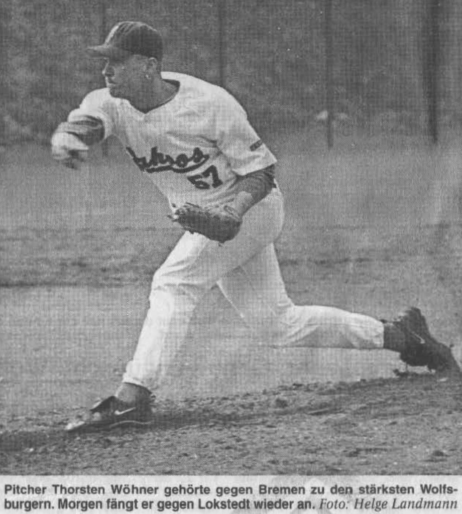 Pitcher Thorsten Wöhner gehörte gegen Bremen zu den stärksten Wolfsburgern. Morgen fängt er gegen Lokstedt wieder an. Foto: Helge Landmann