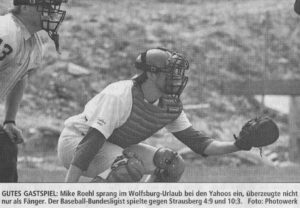 GUTES GASTSPIEL: Mike Roehl sprang im Wolfsburg-Urlaub bei den Yahoos ein, überzeugte nicht nur als Fänger. Der Baseball-Bundesligist spielte gegen Strausberg 4:9 und 10:3. Foto: Photowerk