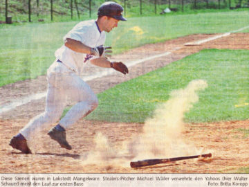 Diese Szene waren in Lokstedt Mangelware. Stealers-Pitcher Michael Wäller verwehrte den Yahoos (hier Walter Schauer) meist den Lauf zur ersten Base. Foto: Britta Koropp