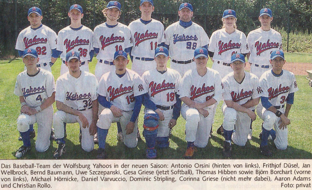 Das Baseball-Team der Wolfsburg Yahoos in der neuen Saison: Antonio Orsini (hinten von links), Frithjof Düsel, Jan Wellbrock, Bernd Baumann, Uwe Szczepanski, Gesa Griese (jetzt Softball), Thomas Hibben sowie Björn Borchart (vorne von links), Michael Hörnicke, Daniel Varvuccio, Dominic Stripling, Corinna Griese (nicht mehr dabei), Aaron Adams und Cristian Rollo. Foto: privat