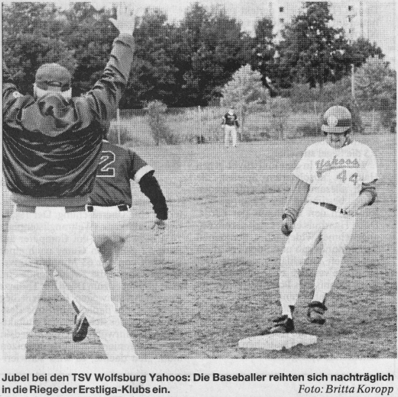 Jubel bei den TSV Wolfsburg Yahoos: Die Baseballer reihten sich nachträglich in die Riege der Erstliga-Klubs ein. Foto: Britta Koropp